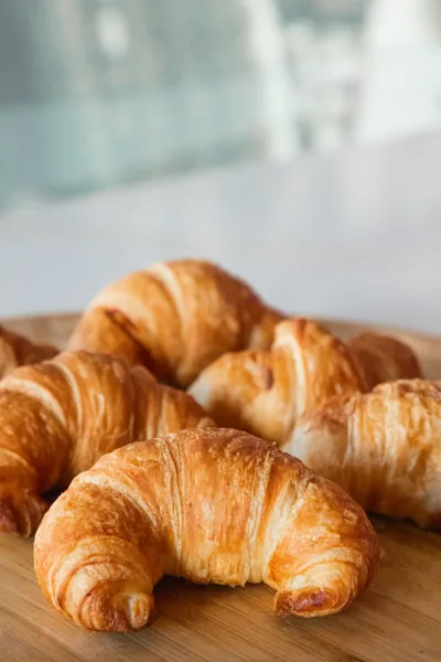 Croissant lamination layers